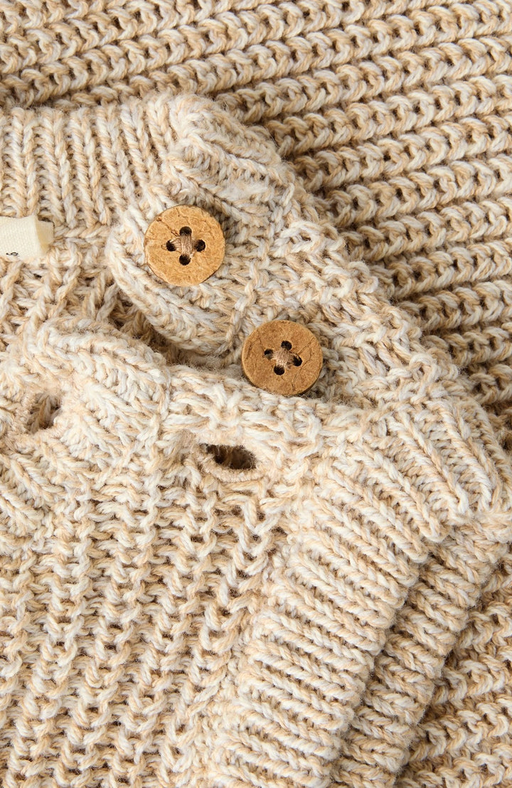 Rokkos stickad väst - White Pepper Melange - detalj 3