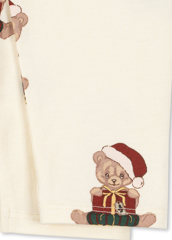 Närbild på ärmslutet med nallemotiv på Basic-setet Teddy Bear