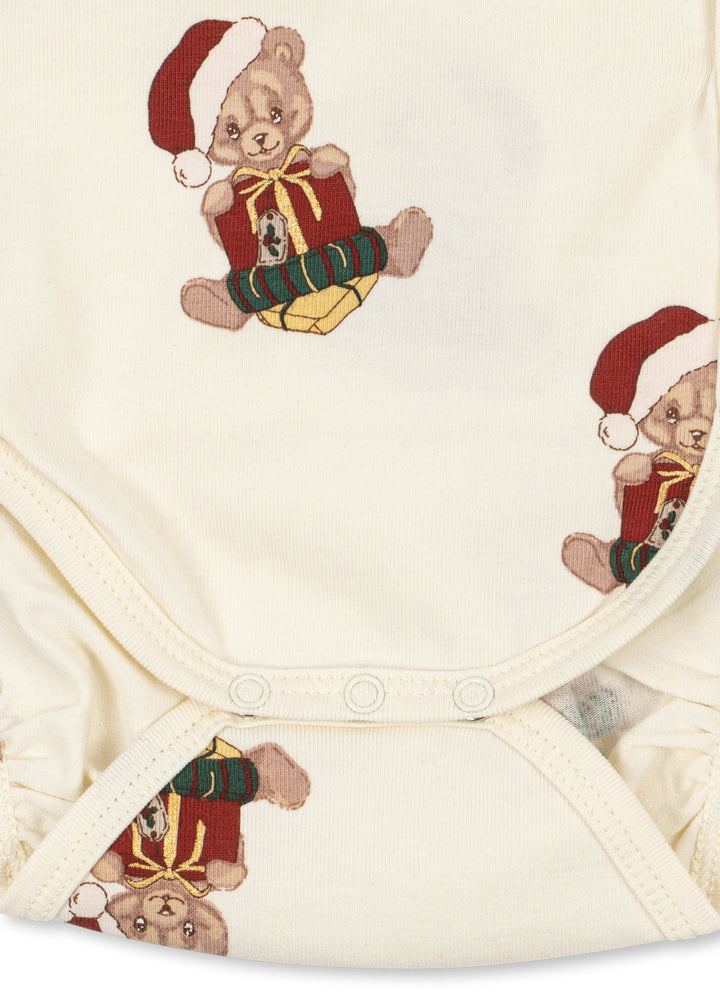 Närbild på grenknäppningen på Basic newbornset